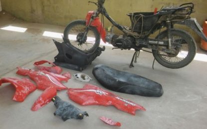 La Policía realiquense demoró a tres menores por el robo de una moto y repuestos