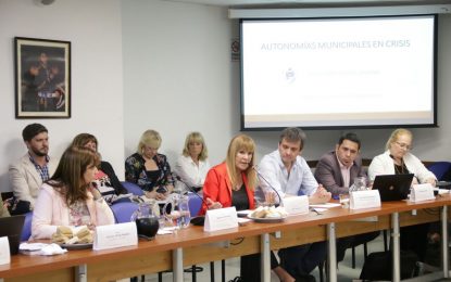 Buenos Aires: la intendenta Lercari expuso en seminario sobre “¿Autonomías Municipales en Crisis? Revisión de Casos Provinciales”