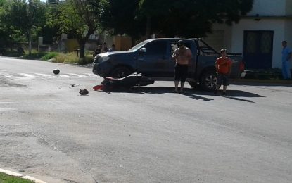 Chocaron una motocicleta y una camioneta en Realicó