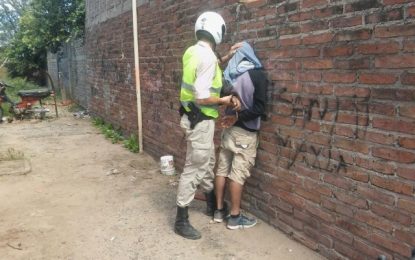 Robaron en una veterinaria de Realicó y fueron atrapados por la Policía cuando huían del lugar