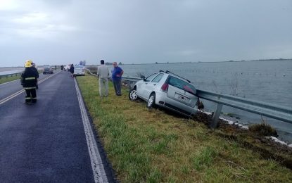 Realicó: un automóvil se despistó en la ruta nacional 188 y chocó contra el guardarrail