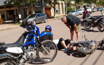 Una mujer chocó contra la puerta de un auto en pleno centro de Realicó