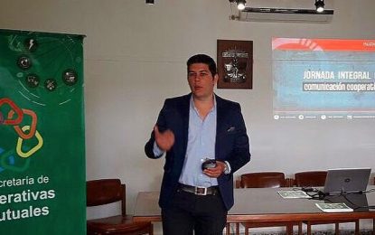 Alexis González: «se sigue cayendo en el error de utilizar únicamente como propaganda lo que debiera ser comunicación política»