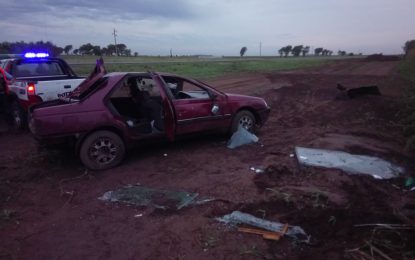 Vuelco de un automóvil en cercanías de Del Campillo