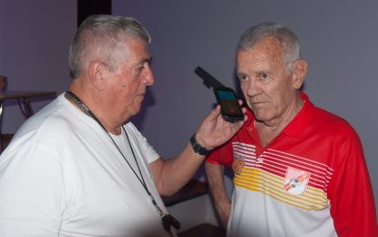 El DT Jorge «Indio» Solari brindó una clínica de fútbol en Realicó