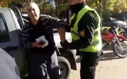 Un ex dirigente de la Liga Pampeana se resistió a un operativo de tránsito, atropelló a un policía y fue demorado