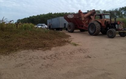 Urgente – La policía demoró al tractorero que habría participado del choque contra una motocicleta en la ruta 35