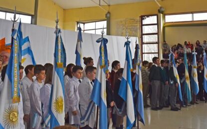 Mas de 140 niños prometieron lealtad a la bandera en Realicó