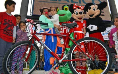 Una multitud en el festejo municipal por el «Mes del Niño»
