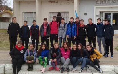 A Santa Rosa: atletismo y básquet sub14 viajaron a la instancia provincial de los Juegos Deportivos Pampeanos