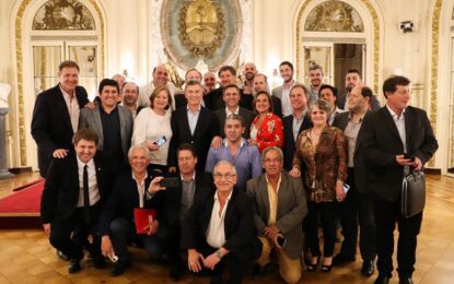 El intendente de Huinca Renancó, en un encuentro de jefes comunales cordobeses con Mauricio Macri