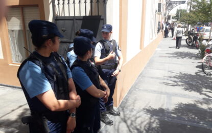 Huinca Renancó: fuerte operativo policial en Tribunales por la llegada del asesino de Karina, quien será indagado