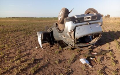 Un automóvil con realiquenses volcó en la ruta 188