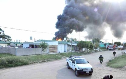 Operarios descargaban combustible: tremenda explosión hizo temblar a Ingeniero Luiggi
