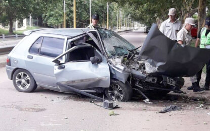 Un joven, con familiares realiquenses, murió al chocar un auto contra un árbol en Pico