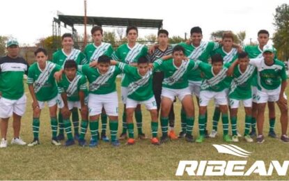 Inferiores de fútbol: los pibes de Ferro de Realicó lucieron orgullosos su nueva indumentaria