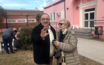 LERCARI Y ALVAREZ: CHARLA Y RISAS EN LA ENTREGA DE NUEVA AMBULANCIA PARA EL HOSPITAL