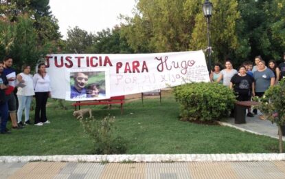 Familiares y amigos se manifestaron en Parera para pedir justicia para el joven que denunció violación por parte de un conocido boxeador