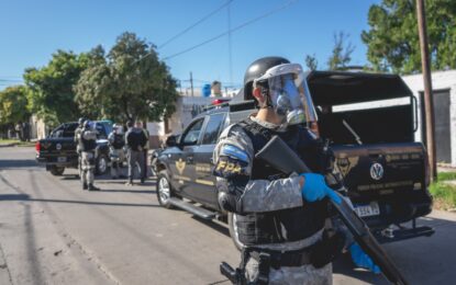 Dejar pasar lo peligroso: un enorme operativo policial para cerrar una peluquería en Córdoba