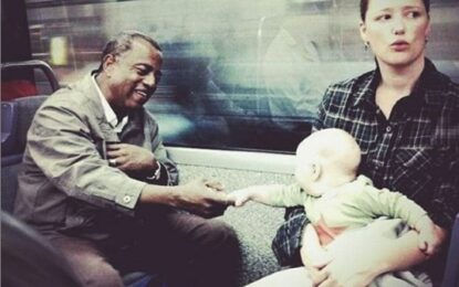 NADIE NACE RACISTA: LA HISTORIA DETRÁS DE UNA FOTO ICÓNICA Y EL REENCUENTRO DE LOS PROTAGONISTAS