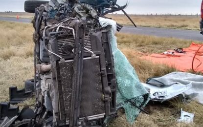Estarían fuera de peligro los conductores del accidente fatal al norte de Huinca