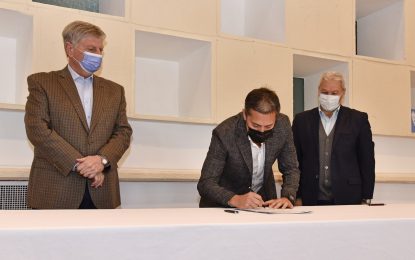 La Pampa – Ziliotto firmó convenios con intendentes de 14 localidades para construir viviendas