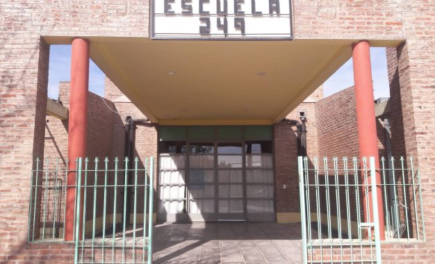 En la Escuela 249: Investigan la presencia de desconocido filmando a alumnos durante el recreo