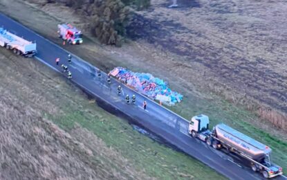 Volcó un camión con comida para perros y se cortó la ruta 35 entre Huinca y Realicó