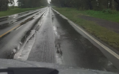 La ruta nacional 35, un peligro: sumamente deteriorada y con agua en la calzada