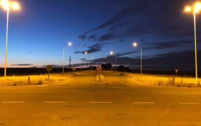 La Pampa: iluminan cruces de rutas y accesos para aportar garantías en el tránsito vehicular