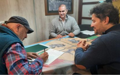 Gobierno concretó histórica entrega de tierras a Comunidad Originaria