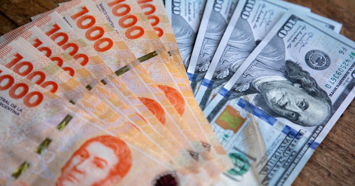 un-banco-internacional-le-pone-un-precio-alto-al-dolar-y-dice-que-la-banda-cambiaria-«pierde-viabilidad»