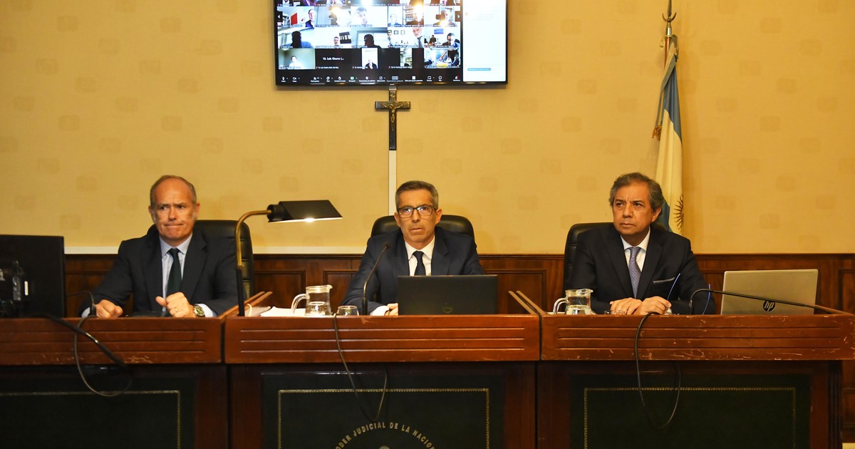 pese-a-la-polemica,-el-tribunal-oral-7-no-dejara-la-virtualidad-en-esta-etapa-del-juicio-de-cuadernos
