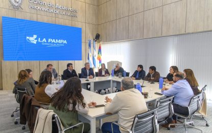 La Pampa firmó un convenio con UATRE y RENATRE para fortalecer el trabajo rural y promover el empleo formal