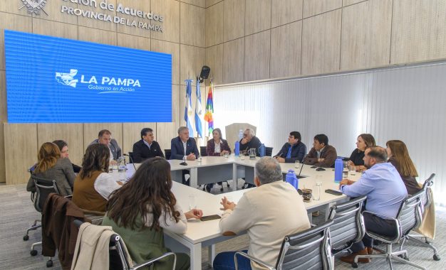 La Pampa firmó un convenio con UATRE y RENATRE para fortalecer el trabajo rural y promover el empleo formal