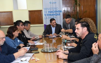 Paritarias estatales en La Pampa: El Gobierno presentó una oferta salarial y se pasó a un cuarto intermedio hasta este miércoles