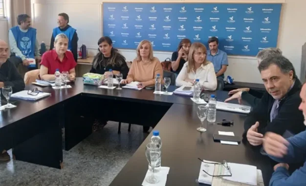 Se reanuda la paritaria docente en La Pampa en medio de fuertes reclamos de UTELPa