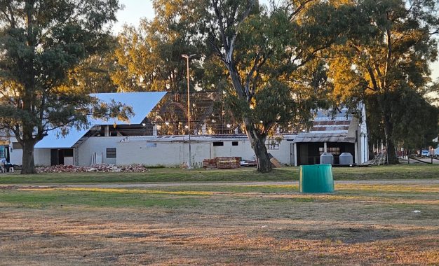 Realicó: se puso en marcha la obra de recambio de techo en el gimnasio del Polideportivo Municipal