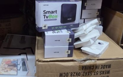 Operativo contra la piratería audiovisual: incautan 10 mil dispositivos e identifican a 8 personas que los vendían