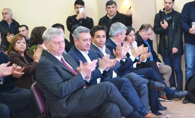 Anuncian millonaria inversión para cloacas en Lowo Che y nueva cisterna de agua en Toay