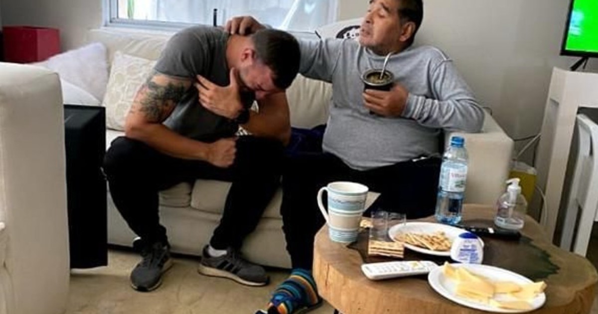 la-advertencia-del-masajista-de-maradona-dias-antes-de-la-muerte:-«tenia-los-ojos-hinchados-como-una-teta»