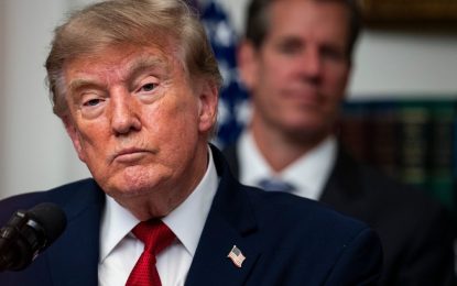 Trump anunció una «ofensiva económica sin precedentes» para aislar a Irán y lanzó una fuerte advertencia contra los países que lo ayuden