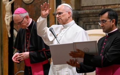 En la previa a su viaje a la Argentina, el Papa León XIV recibió al arzobispo de Luján en el Vaticano