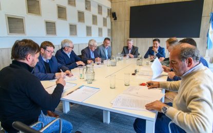Prevención hídrica: Ziliotto encabezó la firma de convenios y la Provincia invierte más de $971 millones en municipios