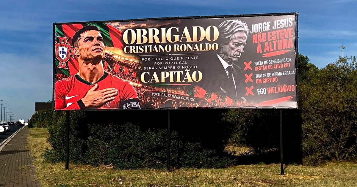 el-escandalo-entre-cristiano-ronaldo-y-jorge-jesus-llego-a-las-calles:-lisboa-amanecio-con-carteles-con-duras-criticas-al-dt-de-portugal