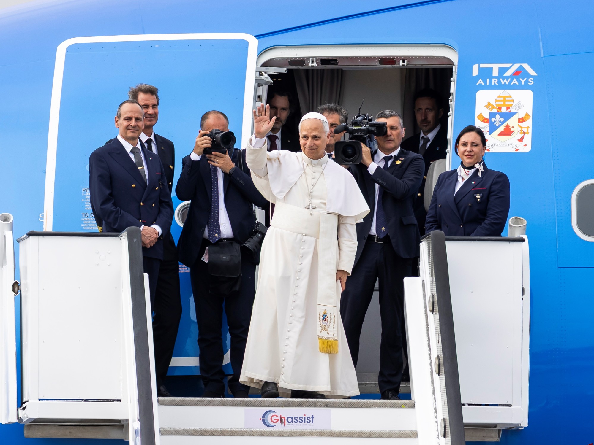 El papa León XIV muestra signos de mejoría, pero aún falta la confirmación oficial de su visita