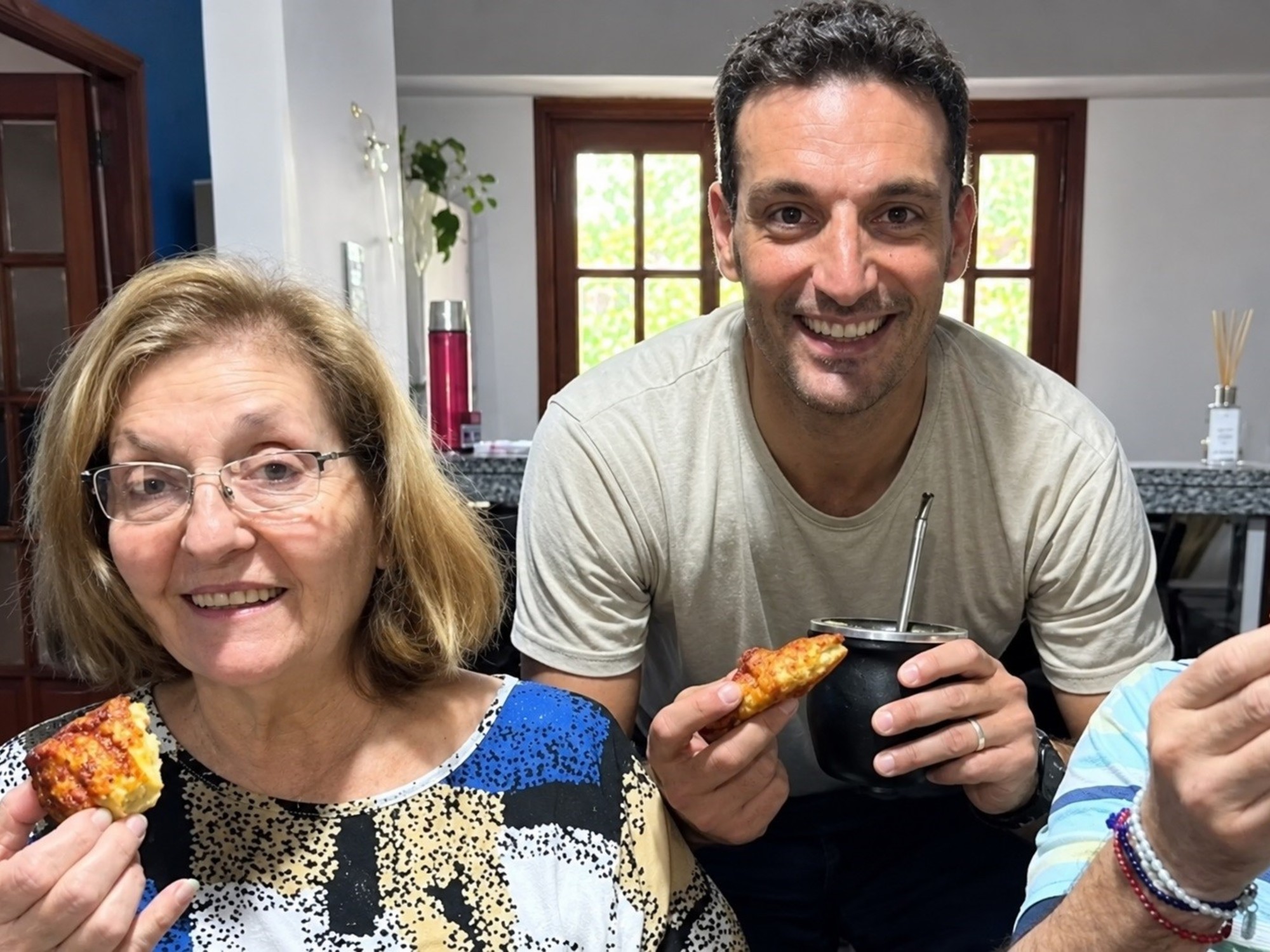 Lionel Scaloni junto con su mamá, Eulalia