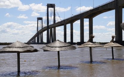 Corrientes se prepara para la peor semana por la crecida del Paraná: el río quedó a dos centímetros del nivel de evacuación
