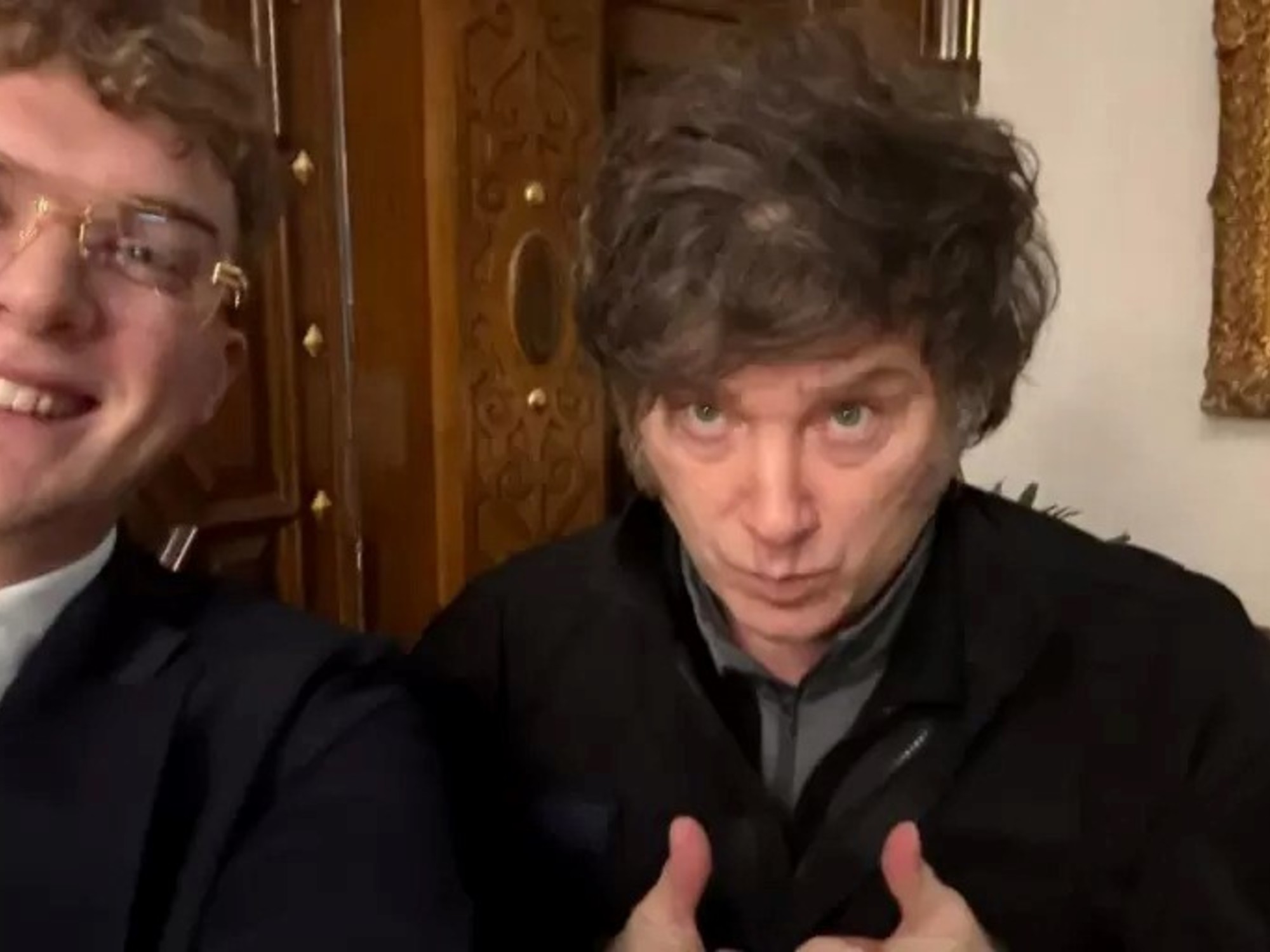 Javier Milei junto a Hayden Davis.