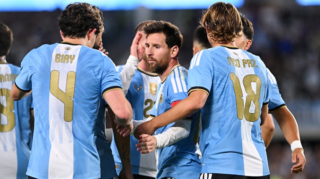 Messi se despidió de la Selección con un 3-0 ante Benín y una noche inolvidable en el Monumental